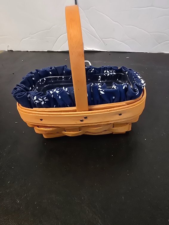 1999 longaberger sm. Basket with liners