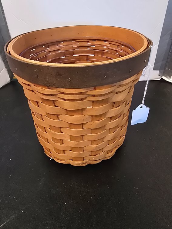 2007 Longaberger Basket with dark trim