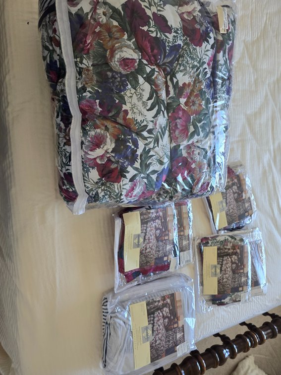 Quilt, valances ,shams and bed skirt