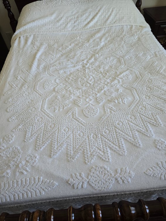 Chenille bedspread, full size