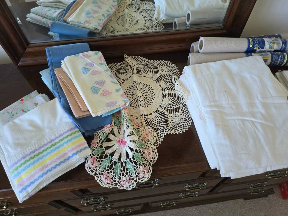 Pillowcases, sheets, doilies