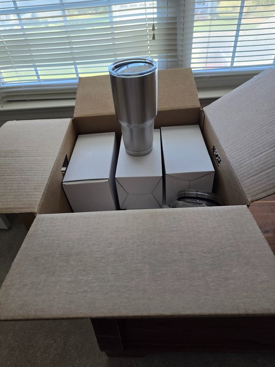 8 hot and cold mugs, NIB