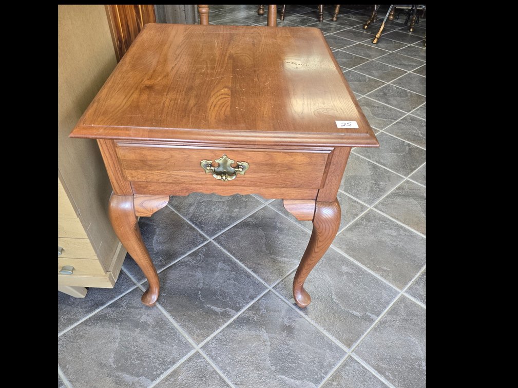 End table, nice condition