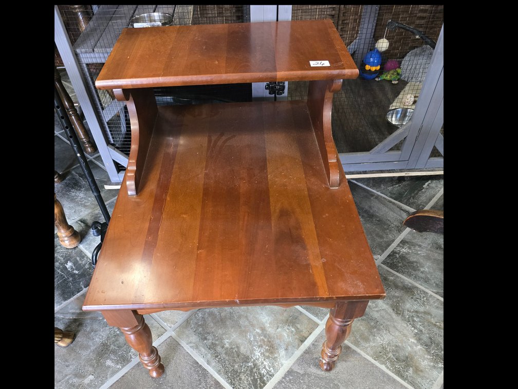 End table, nice condition