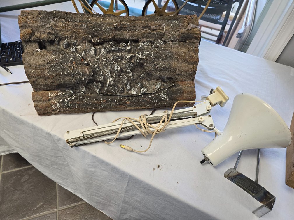 Electric fireplace set and extending light