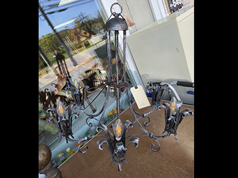 Metal chandelier six lights