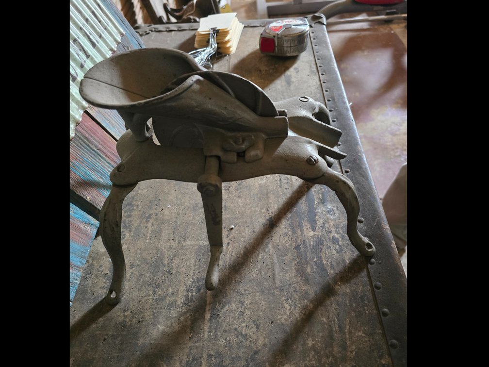 Hand crank seeder/ pitter