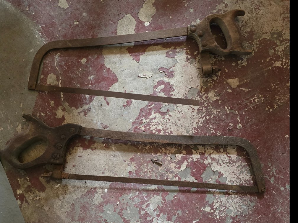 Hand meat saws