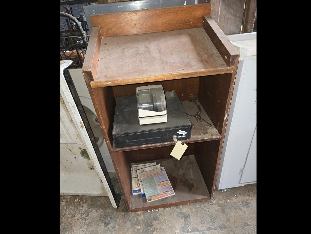 Workstation and cash box