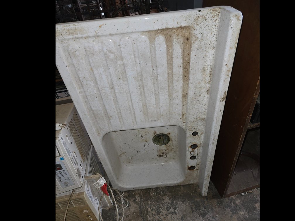 Old enamel kitchen sink