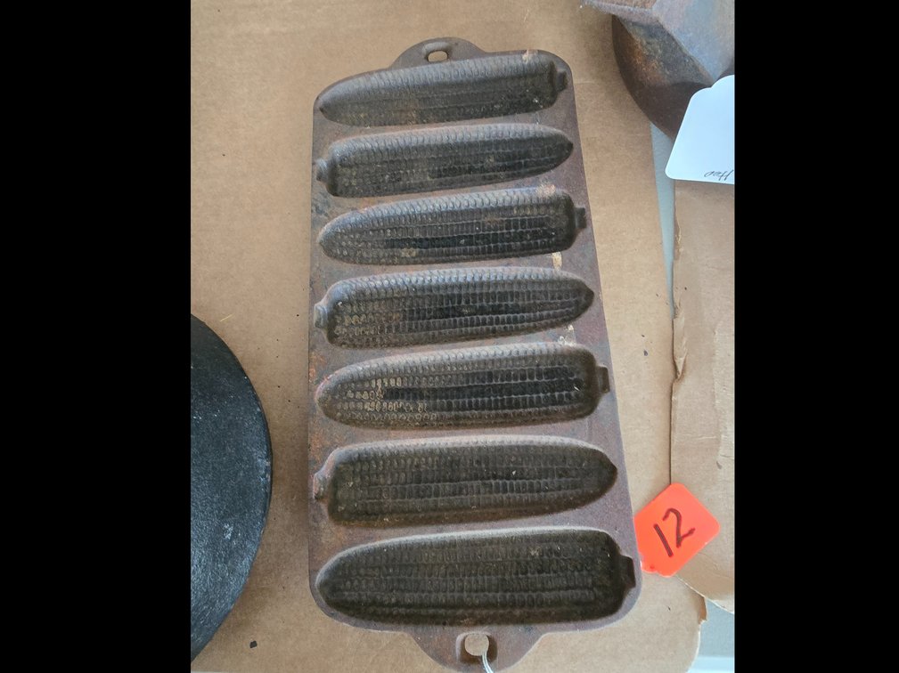 Cast iron corn pone bakeware