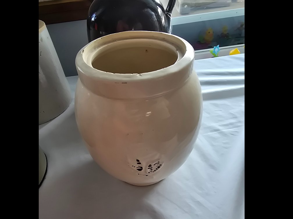 Crock  w/ o lid, 8 inch, MCCOY