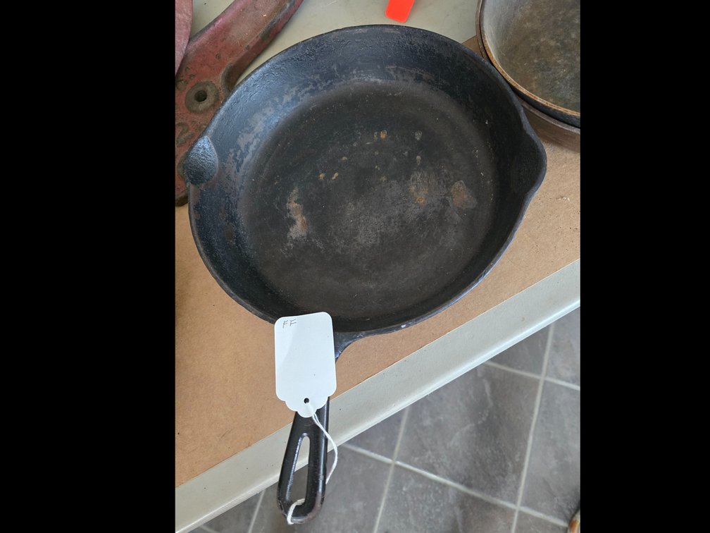 GRISWOLD 11 1/4 cast iron skillet