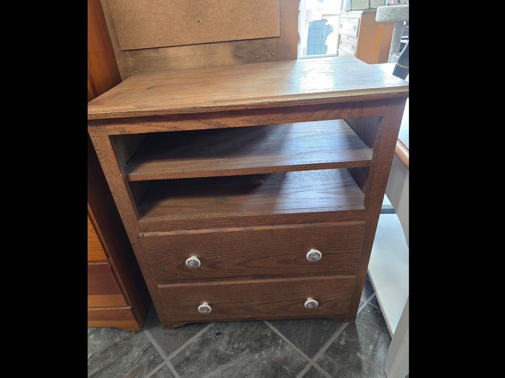 Side cabinet with drawers
