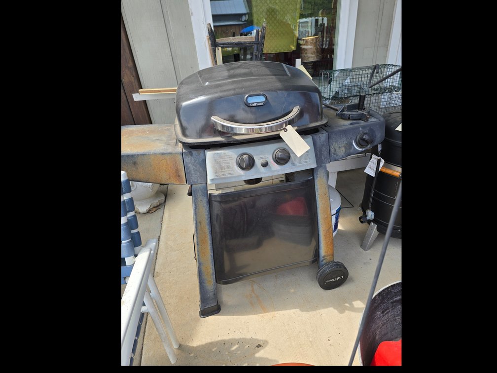 Uniflame grill with tank