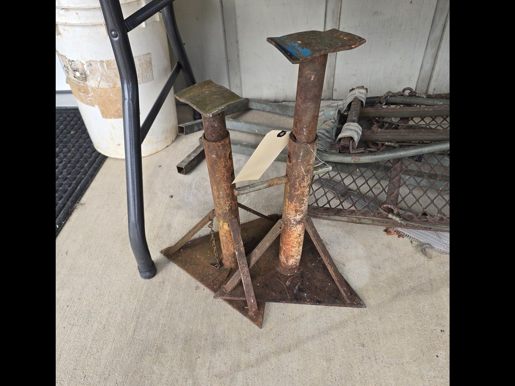 Jack stands, pair