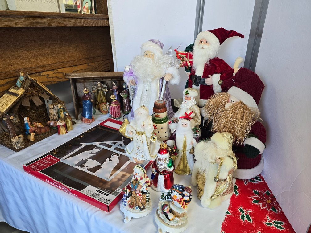 Nativity sets, Santa's and Christmas decorations 