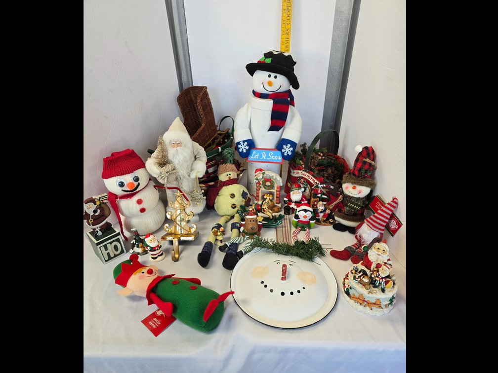Music box, snowman santa's and more
