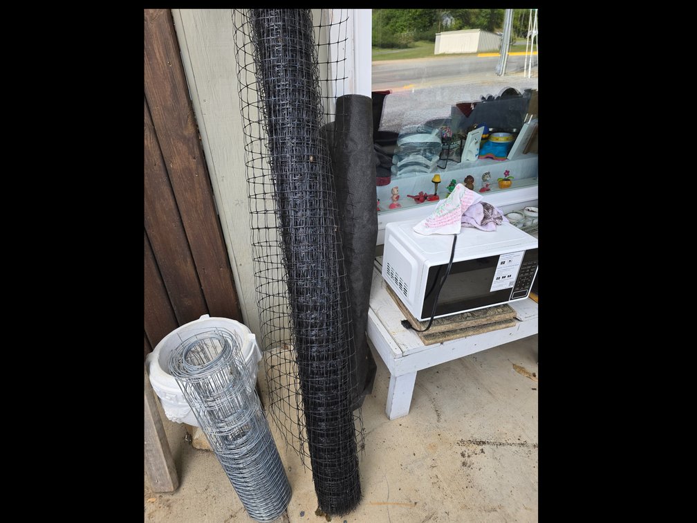 Plastic fencing roll, sm. Roll metal wire, landscape cloth roll 
