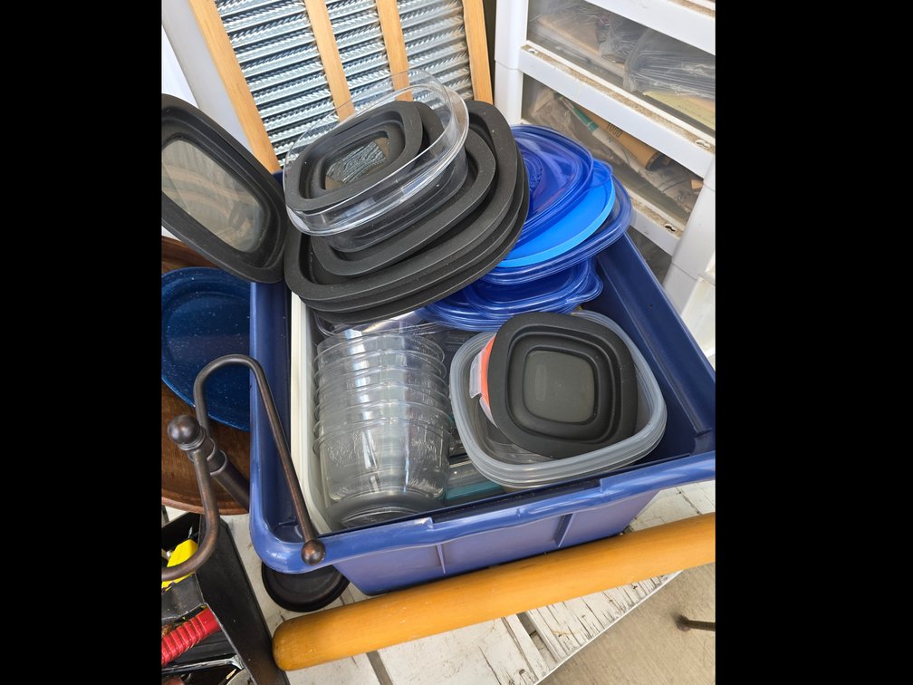 Tote of kitchen containers