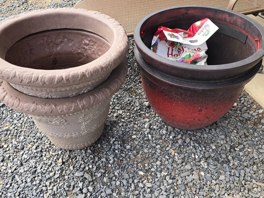4 lg. Flower pots