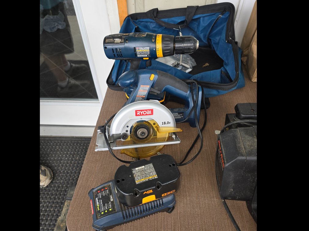 Robin, drill, skill saw, charger and bag