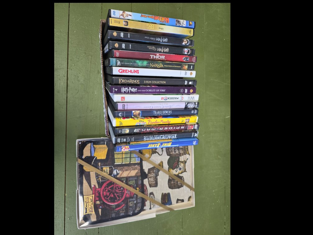 16 DVD'S and kitchen towel set