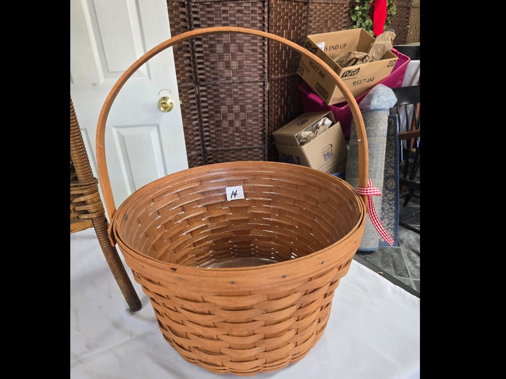 1991 Longaberger basket with liner EC