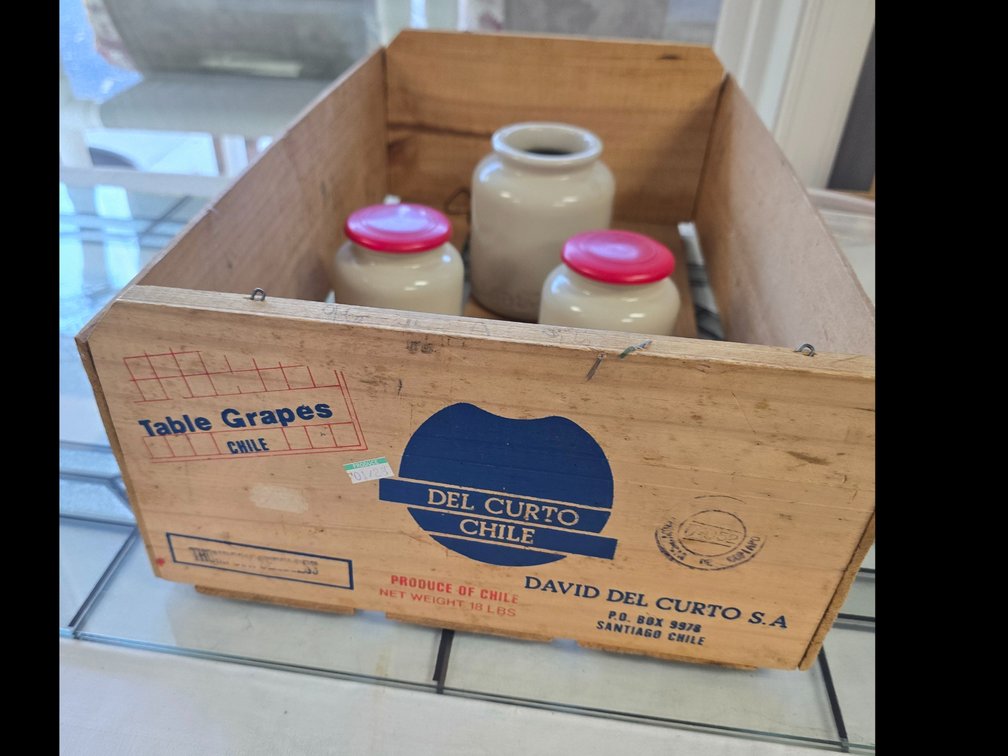 Super nice advertising wooden crate with Lablagny crockery 