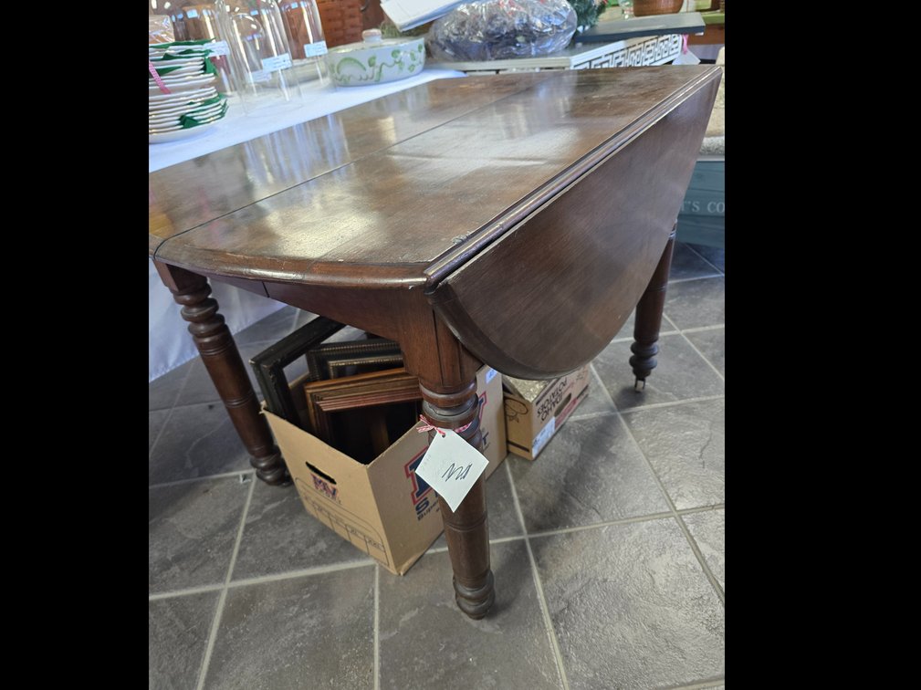 Drop leaf table with great chunky legs