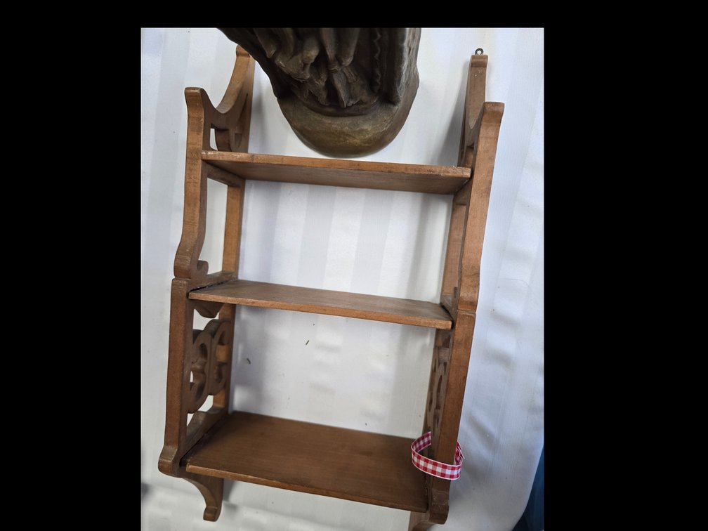 Nice 1950s, wall shelf and heavy.Figurine