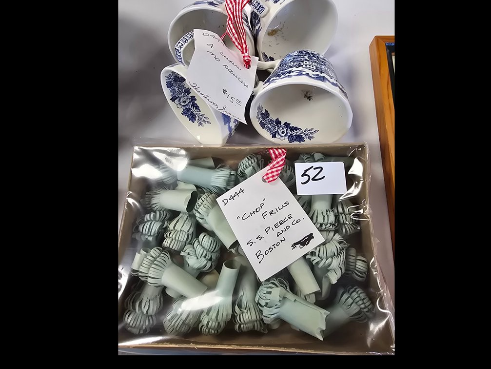 Chop frills and four hunting scene mugs