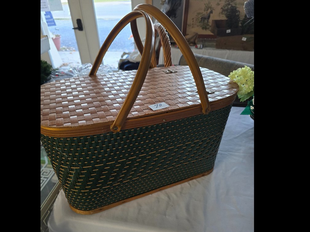 Super nice picnic basket