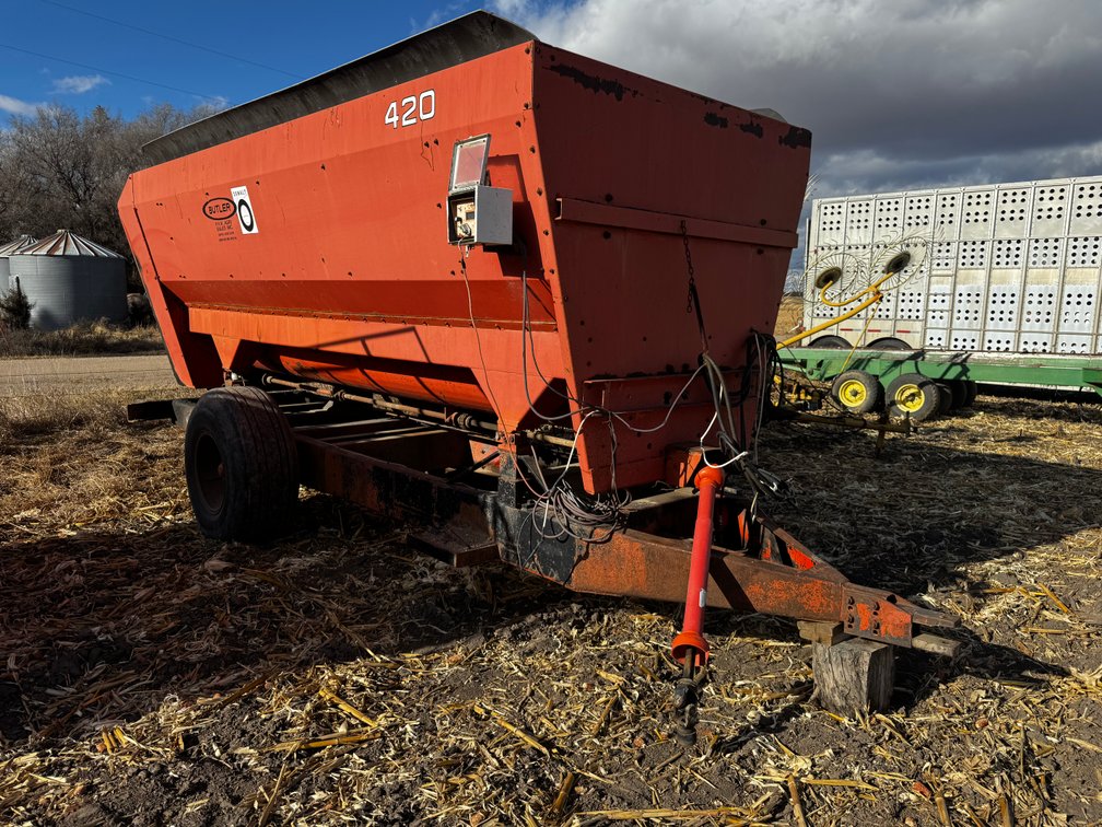 Oswalt 420 Feed Wagon