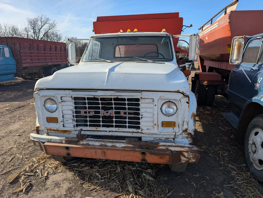 GMC 5500 w/Feedbox