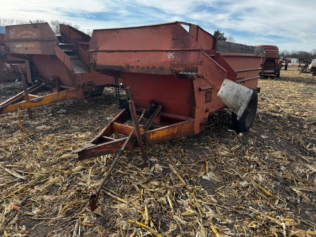 Kelly Ryan Feed Wagon