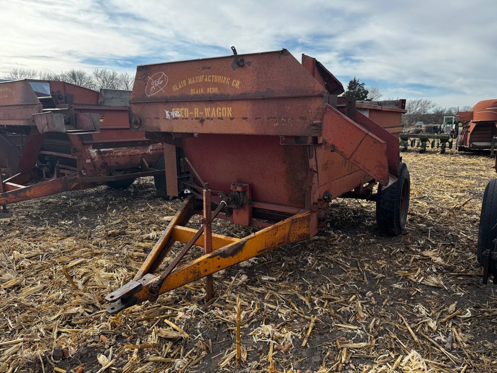 Kelly Ryan Feed Wagon