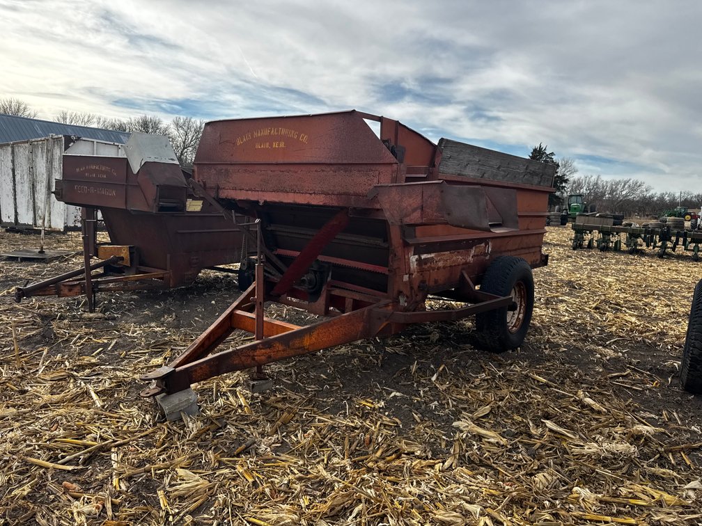 Kelly Ryan Feed Wagon