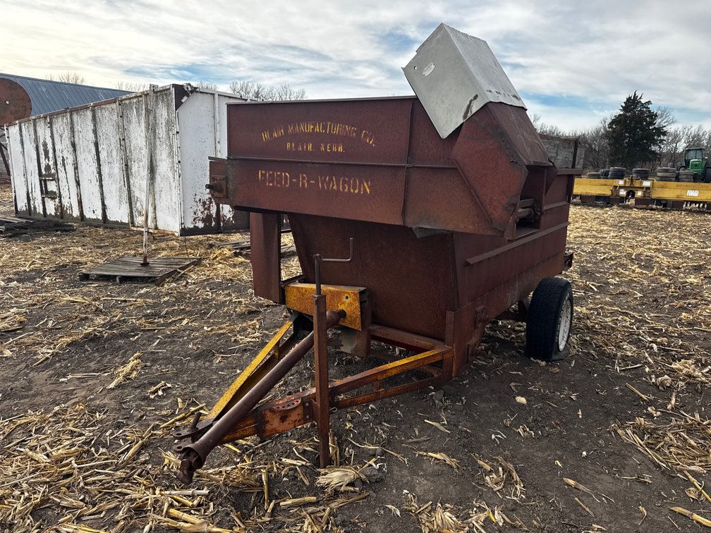 Kelly Ryan Feed Wagon