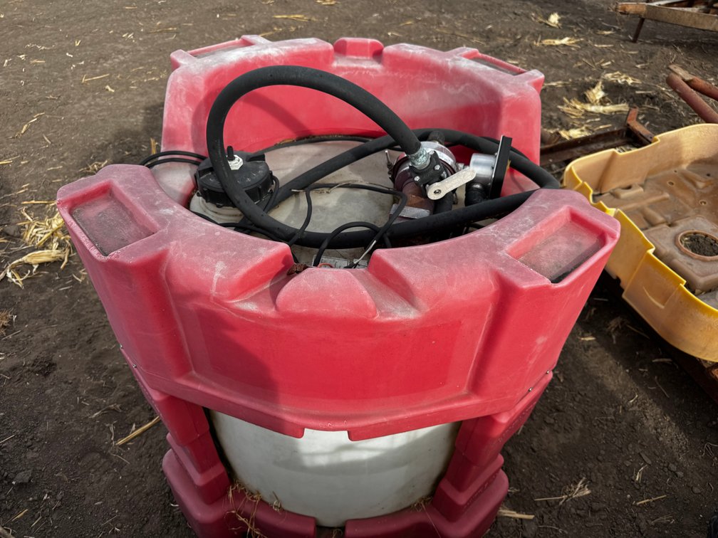 Poly Tank w/Pump & Hose