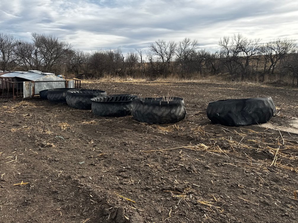 (6) Tire Feeders