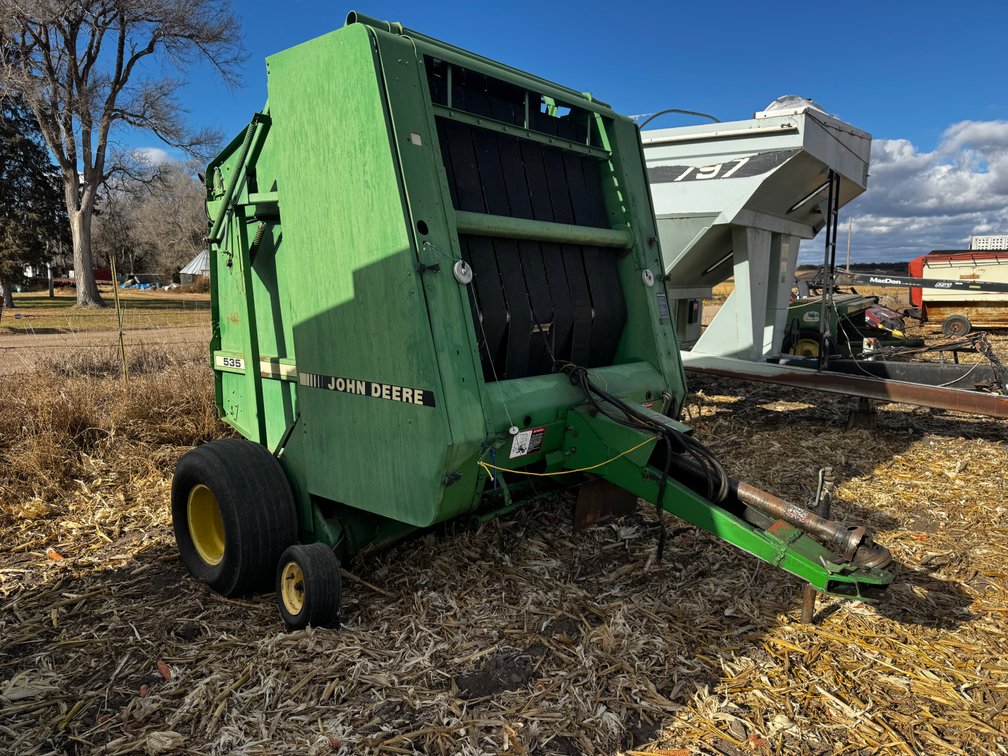 John Deere 535 Baler