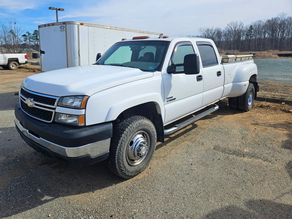 2006 Chevrolet Silverado Dually Pickup Truck
