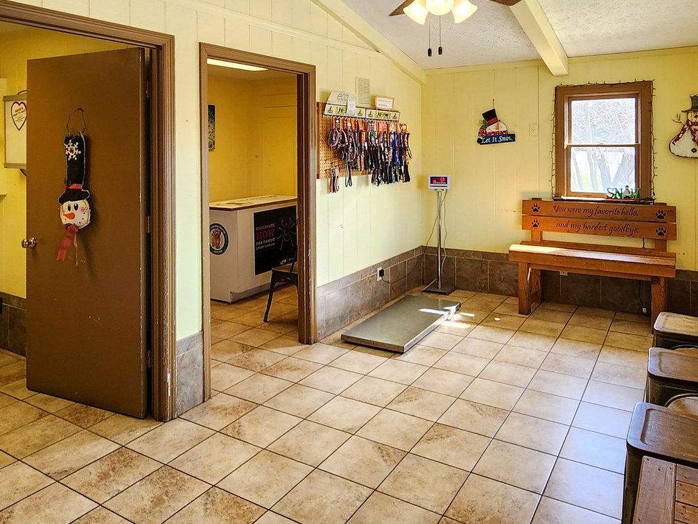 Image for Gretna Animal Clinic: 6,240 Sq.Ft. Facility on 1.23 Acres just off Main St