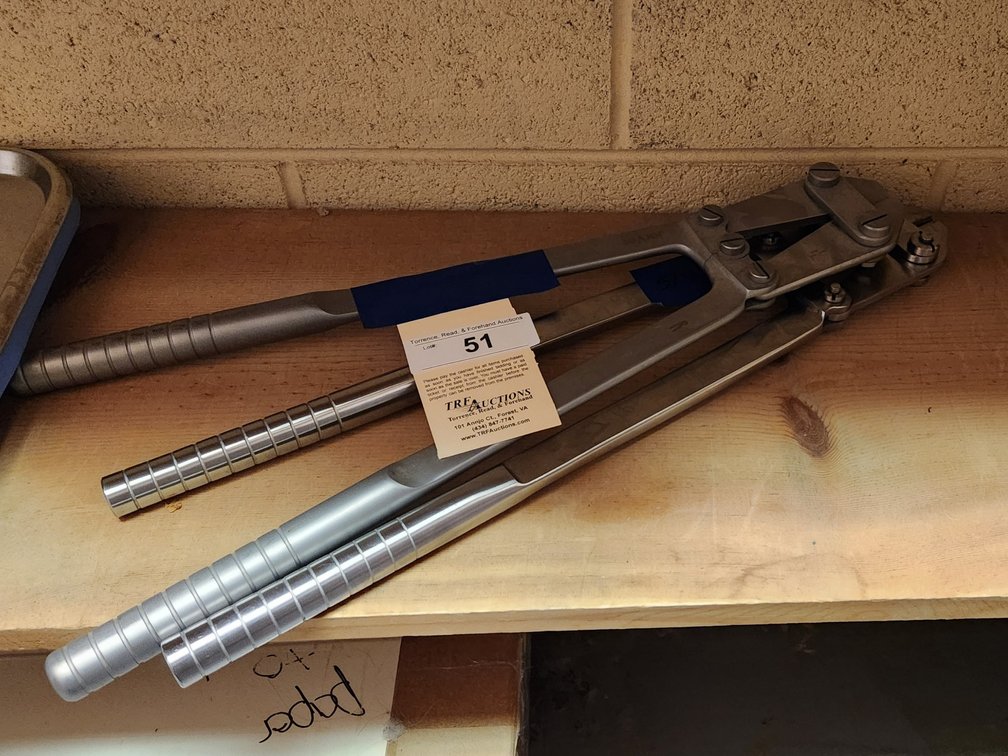 2 autoclaveable im pin cutters