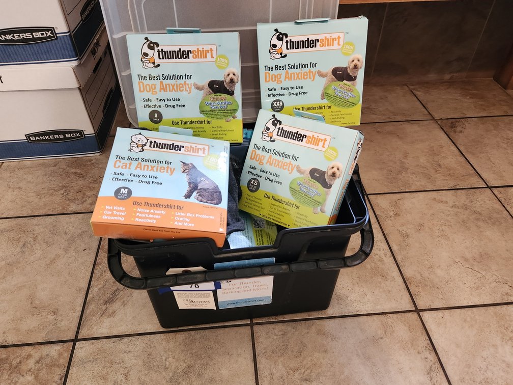 Thundershirts & carrying case