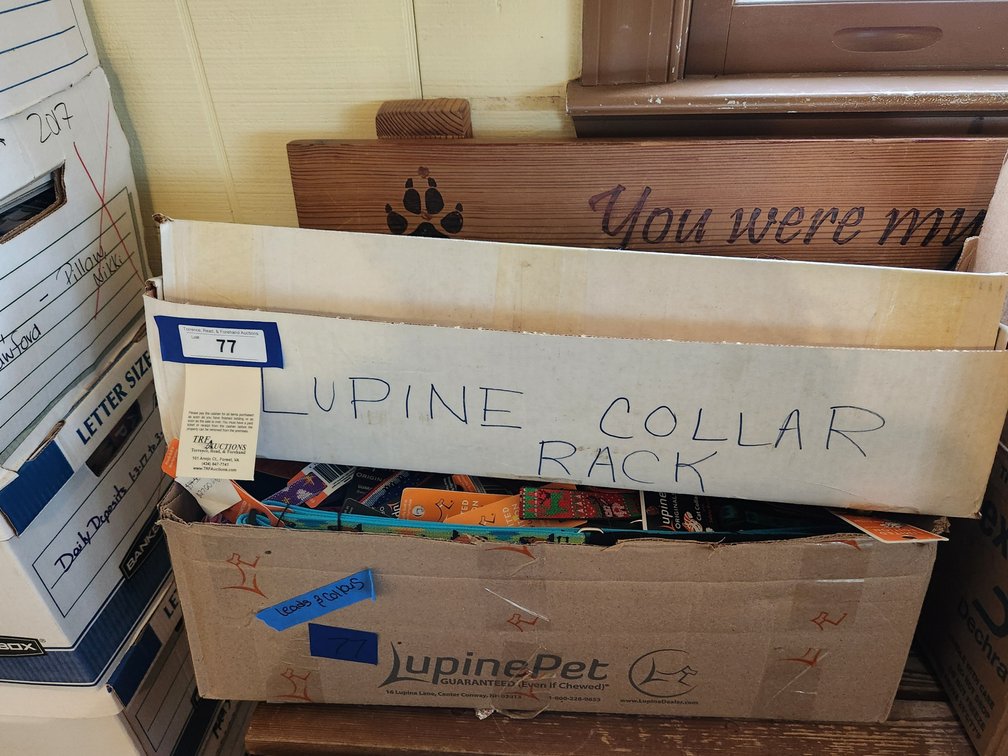 LupinePet Collars & display