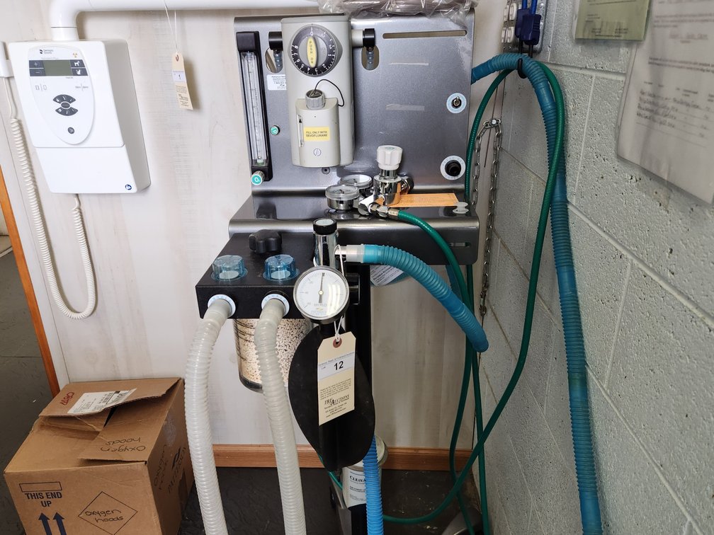 Paterson Versa II w/Penlon vaporizer Anesthesia machine 