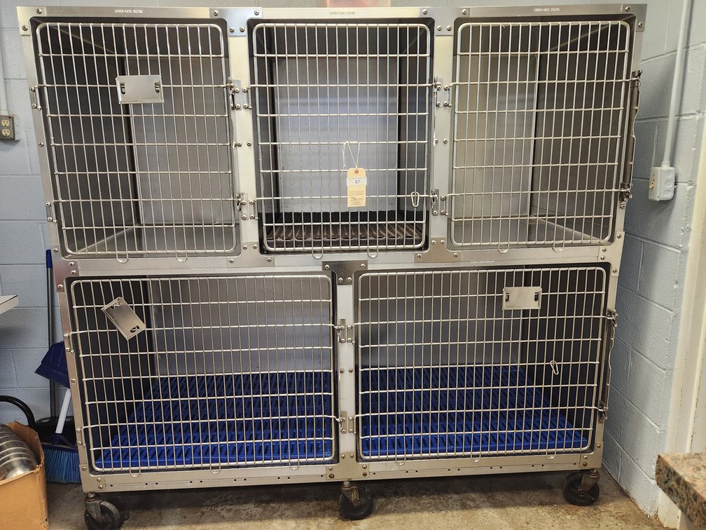 Rolling kennel bank of 5 - Shor-line KCMO