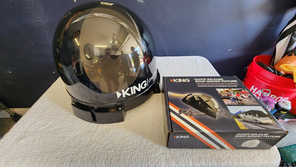 Premium Satellite Antenna and Roof Mount - King One Pro